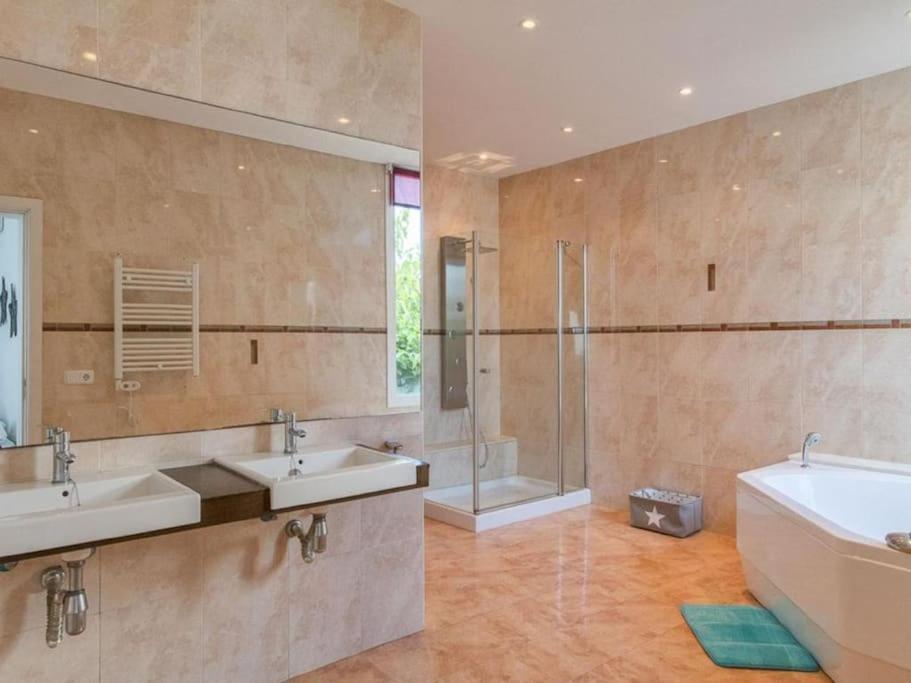Villa Blanca Лорет де Мар Екстериор снимка